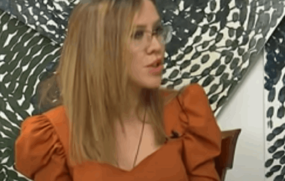 ĆIRILICA SE VRATILA U CRNU GORU: Nova ministarka prosvete vakrsla ćirilično pismo (FOTO) 